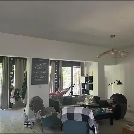 Maison 150m2 Jardin A Louer En Entier, Centre Chartrons, 3 3 Salles De Bains 1 Canape-lit Llllnumero De Telephone Dans L'annonce Si Questionlll * ボルドー
