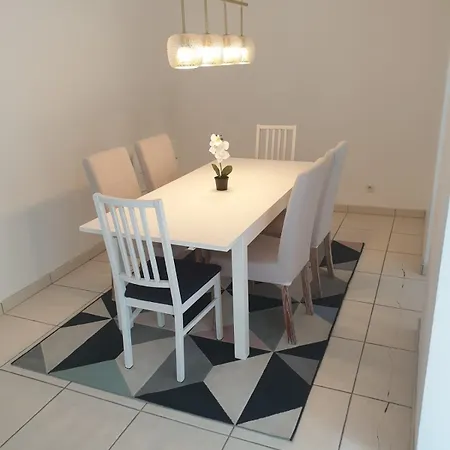 Maison 150m2 Jardin A Louer En Entier, Centre Chartrons, 3 3 Salles De Bains 1 Canape-lit Llllnumero De Telephone Dans L'annonce Si Questionlll ホームステイ ボルドー